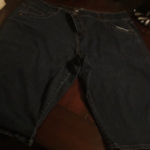 Lane bryant plus size 26 crops dark wash